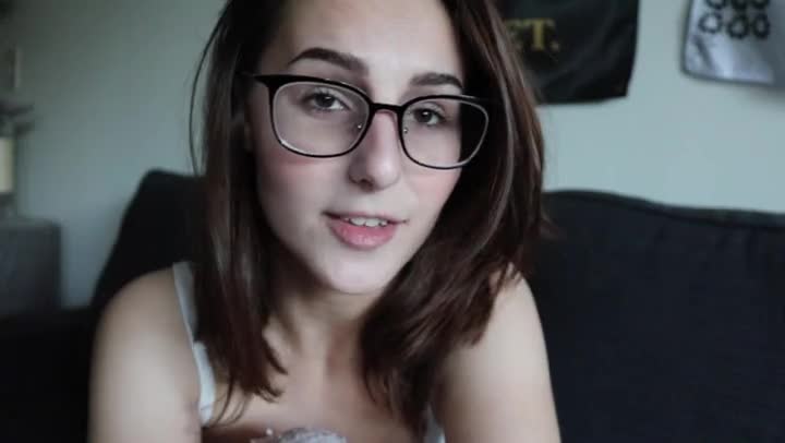 ManyVids SadbaffoonStory Of How I Lost My Virginity Asmr<script src=